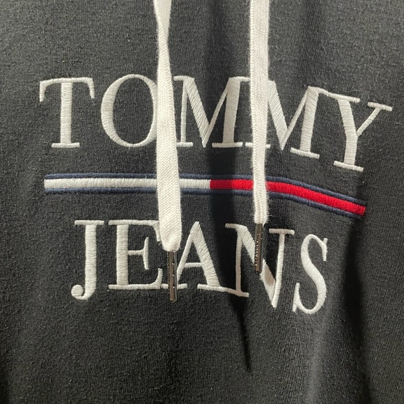 Tommy Hilfiger Women`s Cropped Hoodie Pullover Flag Logo Size L Black - Picture 4 of 8